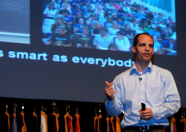 Expert discusses effects of social media