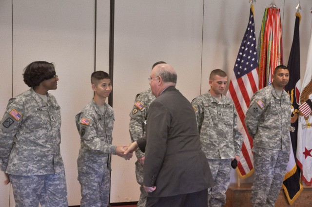 Army&#039;s #2 civilian leader visits Fort McPherson