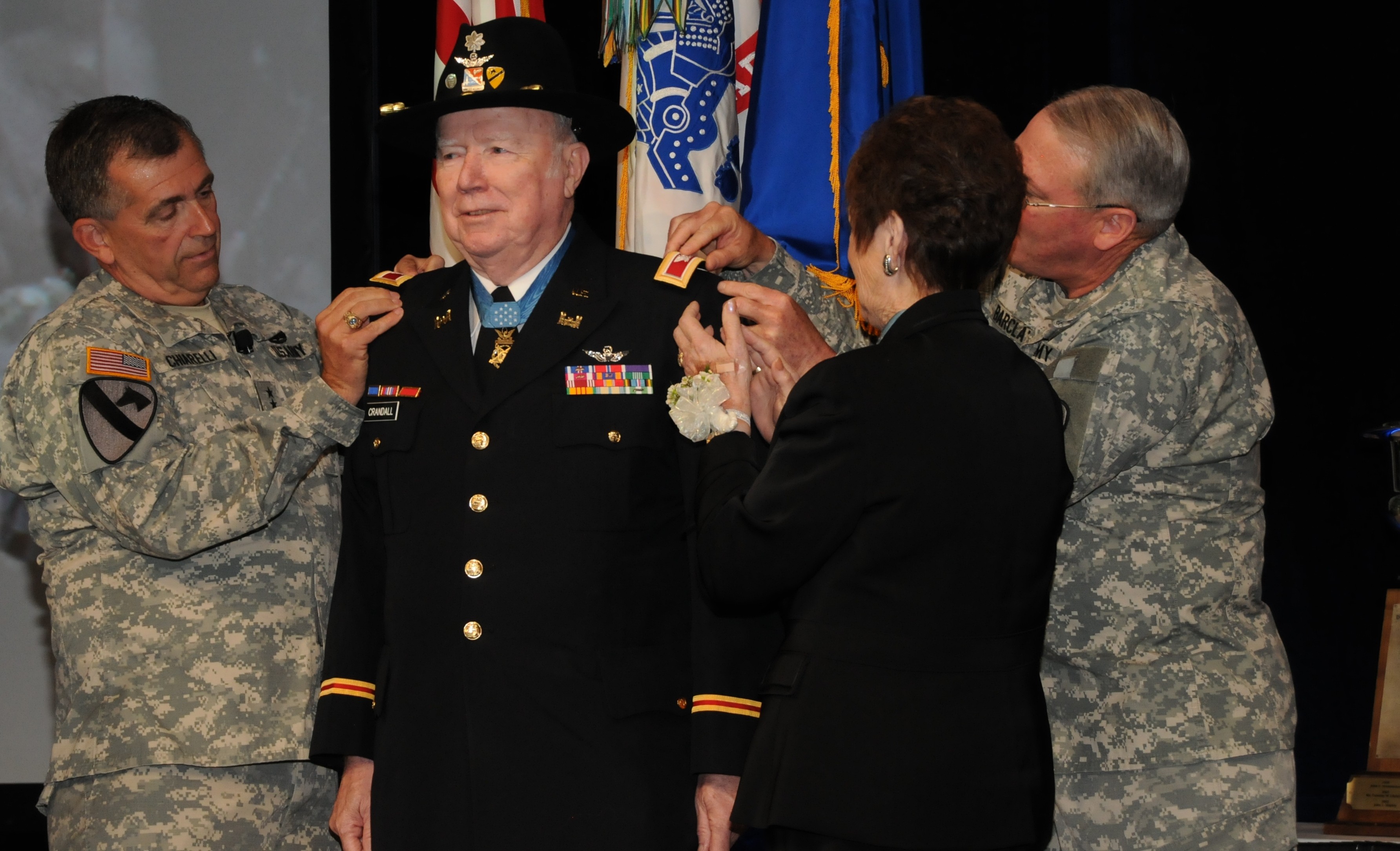 do medal of honor recipients get promoted