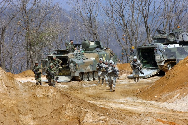 US and ROK Army squads