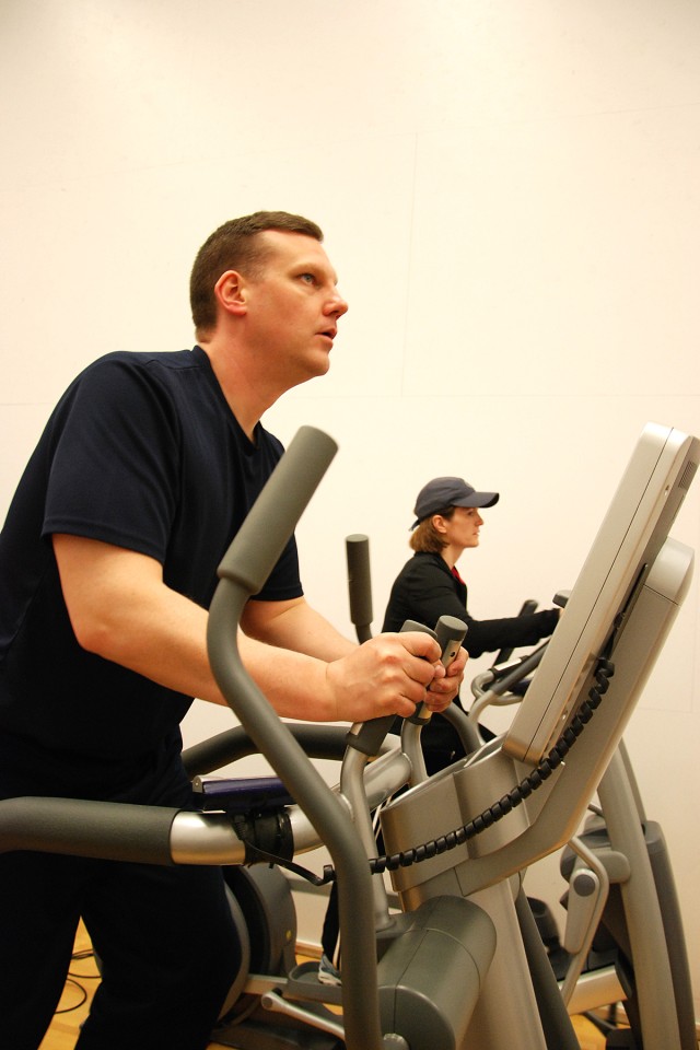 Lose to Win 2010 Body Challenge participants weigh in