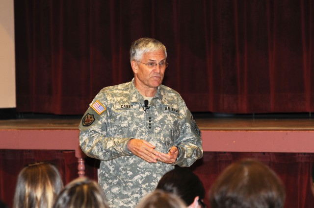 Army chief of staff visits Fort Bragg