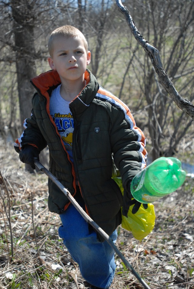 Fort Drum community cleans up for Earth Day