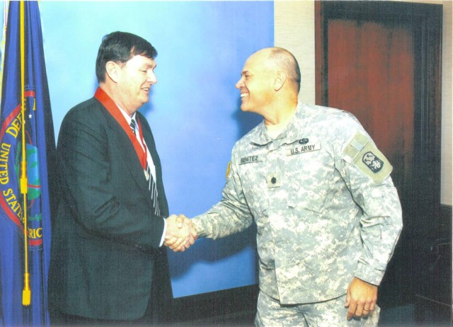 DIA Civilian Receives Top Artillery Award