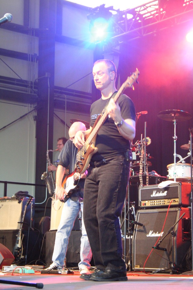 Lt. Dan Band rocks Fort Riley