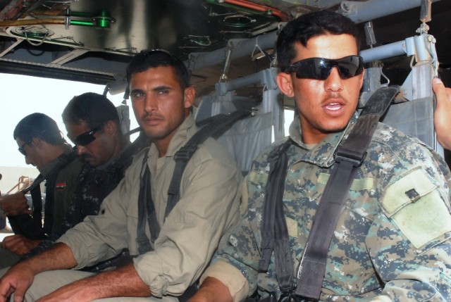 Iraqis train to assault by air
