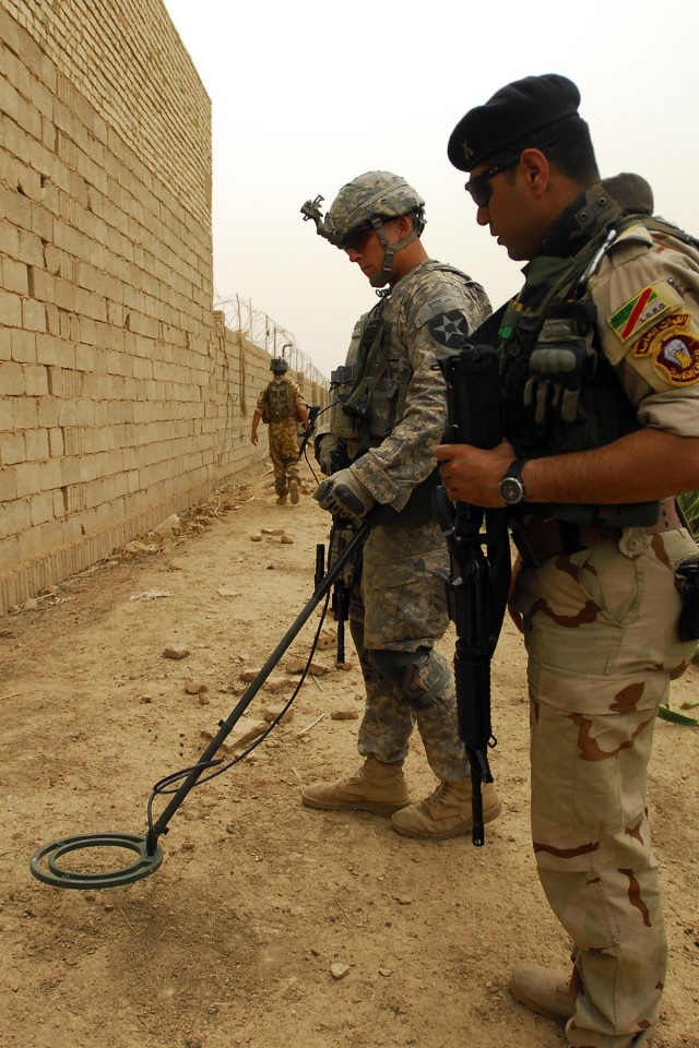Hand-held mine detector