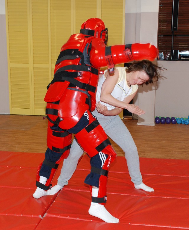 Women&#039;s Self-Defense class teaches confidence, awareness and fighting skills