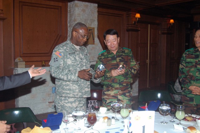Garrison Commander and ROKA Commander trade gifts