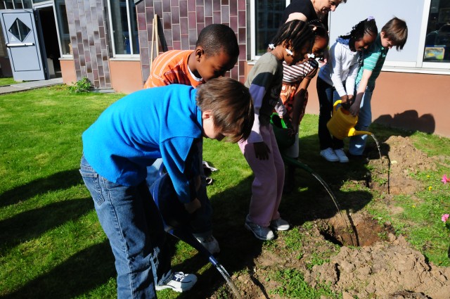 Patrick Henry pupils get proactive for Earth Week