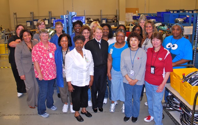 AMC commander visits the Cable Lab