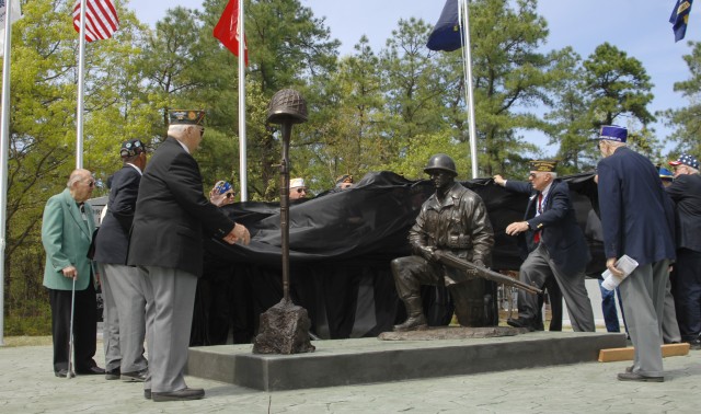 Veterans unveil memorial