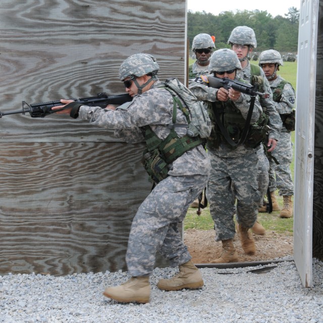 Fort Rucker pilots, warrant officer candidates train together | Article ...