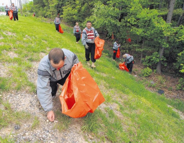 Belvoir helps clean Route 1 corridor