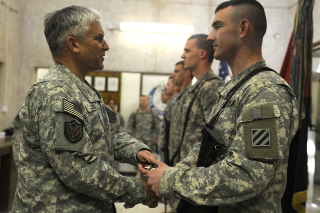 Gen. Casey coins 1 AAB, 3rd ID Soldier