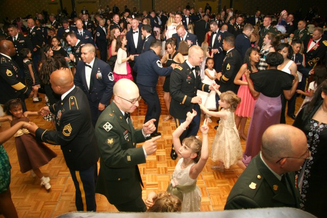 Daddy-daughter dance creates memories