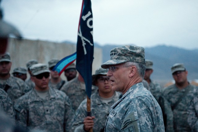 Casey addressing Soldiers