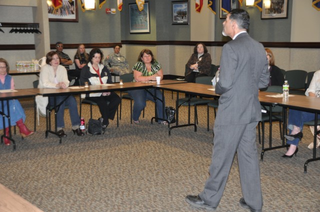 Spouses receive Iraqi cultural awareness class