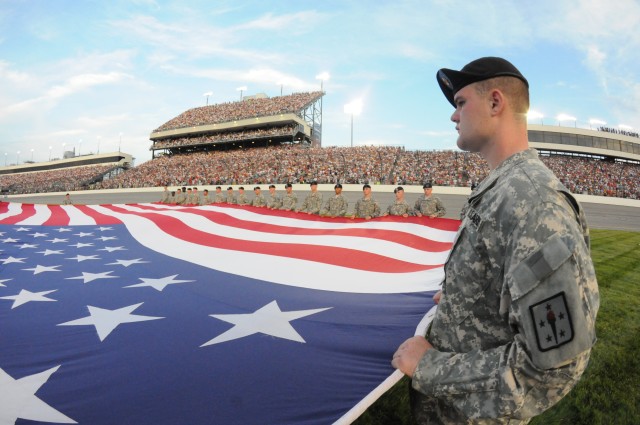 Soldiers attend race