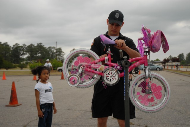 Cowboys and bulls&#039; Not at this rodeo: Annual Bike Rodeo teaches bike safety, maintenance