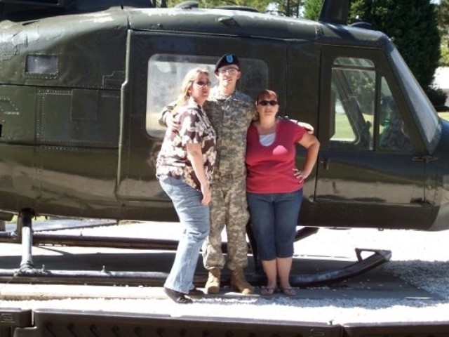 3rd ID Soldiers thanks both of his mothers
