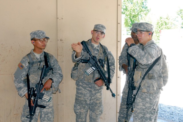 Soldiers learn basics of urban operations