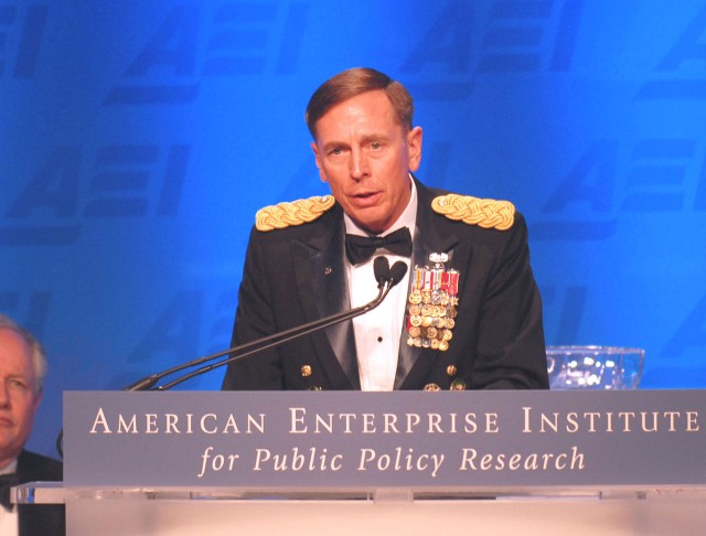 Petraeus Describes Changes in Army Structure, Doctrine