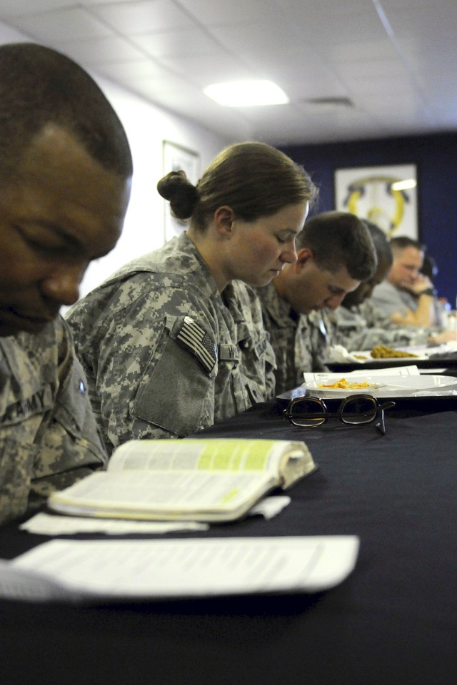 Soldiers Gather Together to Observe National Day of Prayer