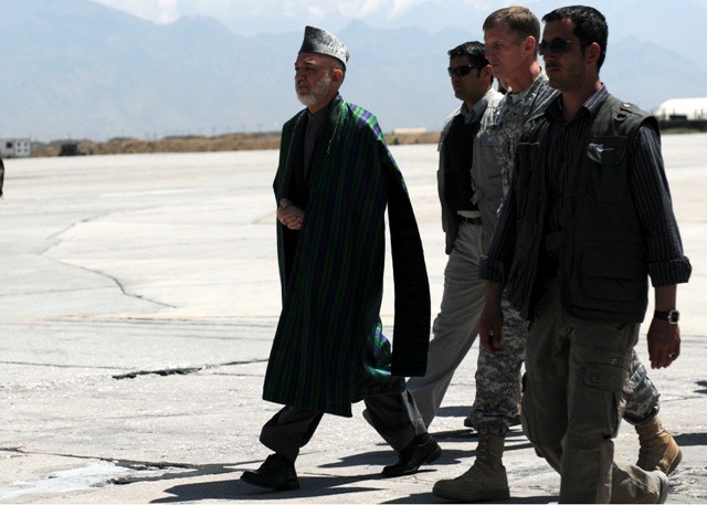 President of Afghanistan visits Afghan and Coalition Forces on BAF
