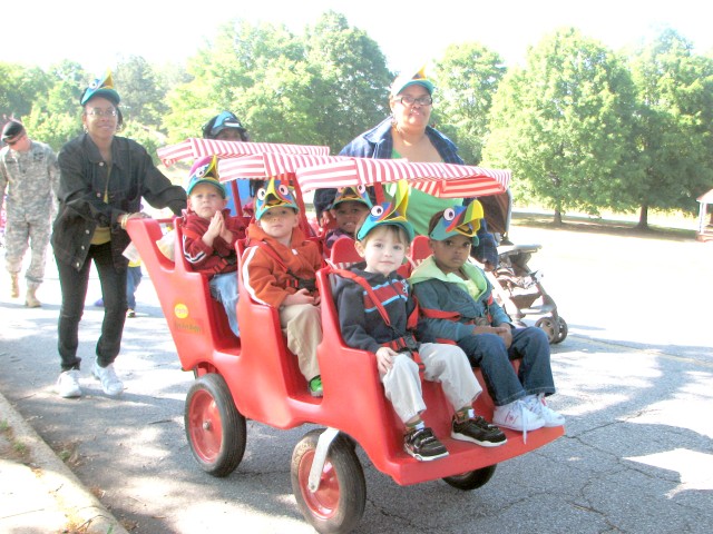 Children&#039;s parade closes out Month of Military Child