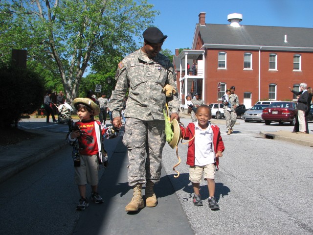 Children&#039;s parade closes out Month of Military Child