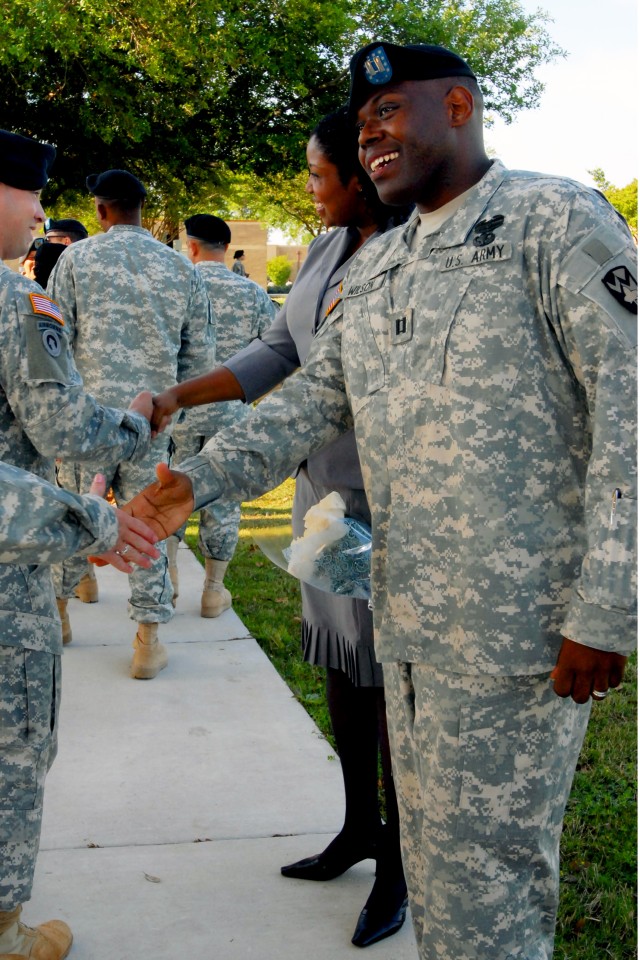 Ammo Dogs Welcome New Commander | Article | The United States Army