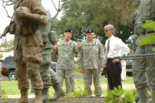 Honoring fallen Tropic Lightning Heroes