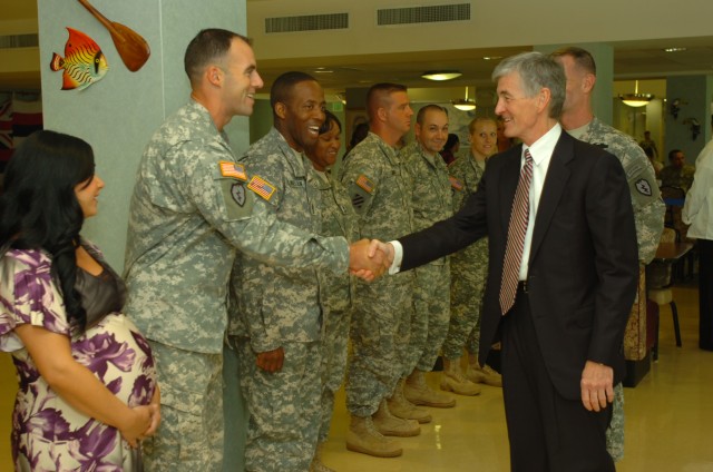 Army Secretary meets with Schofield Barracks families