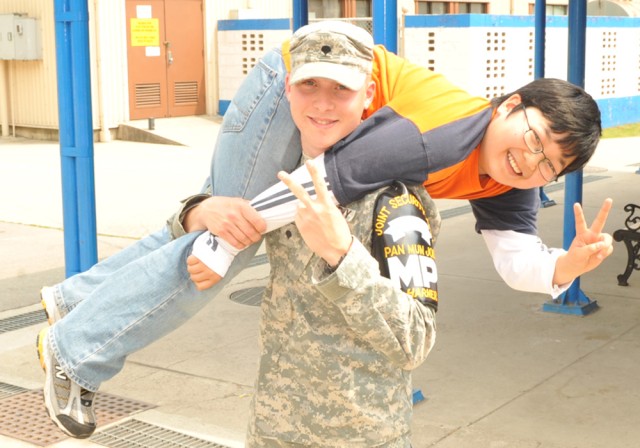 Students thank JSA Soldier for carrying classmate out of 3rd Infiltration Tunnel