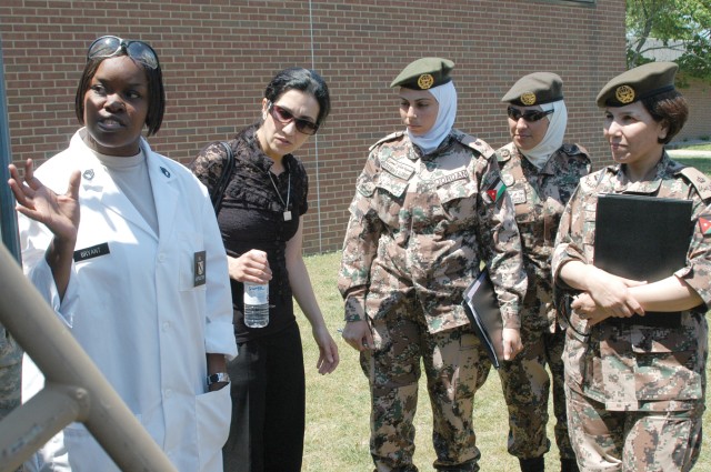 Jordanian females visit Fort Lee