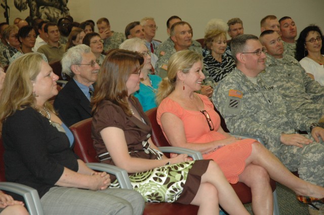 LTG Rick Lynch Visits Winn Army Community Hospital