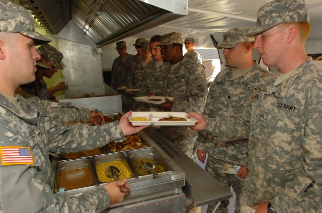 25 STB cooks serve &quot;motor pool cuisine&quot;