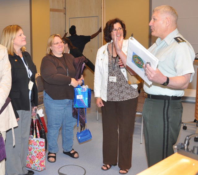 Military Spouse Extravaganza focuses on services, sacrifices of Army husbands and wives