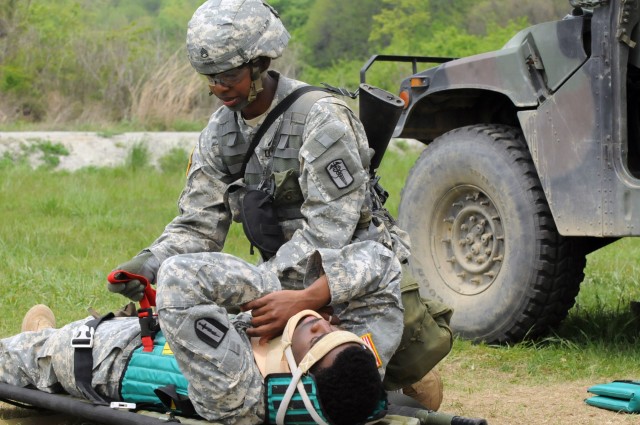 Medics contend for &quot;EFMB on the DMZ&quot;