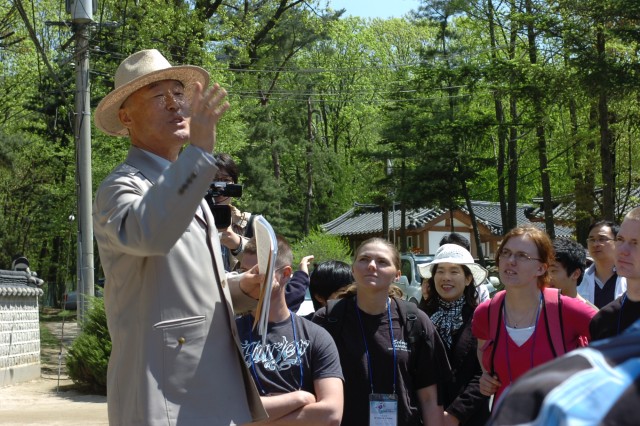 DSTB Warriors take tour with university students