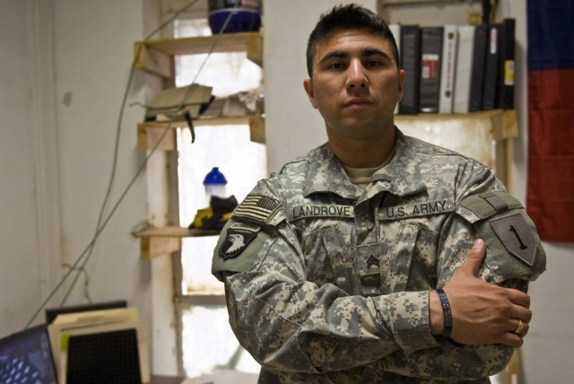 Soldiers remember fallen comrades with bracelets