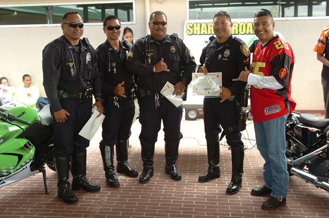 &#039;Pacific Thunder&#039; circles Oahu, shares the road with Hawaiian motorists