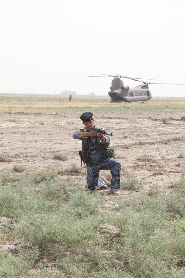 Iraqi police and U.S. forces partner in disabled aircraft recovery