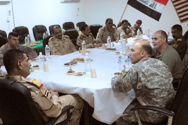 Dinner meeting connects US, Iraqi troops