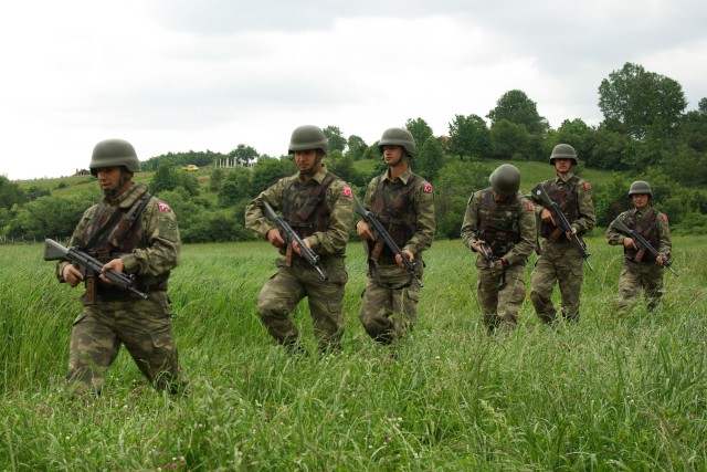 Turkish KFOR Soldiers demonstrate quick reaction skills