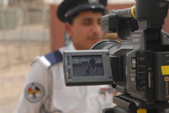 Iraqi media officers train in southern Iraq