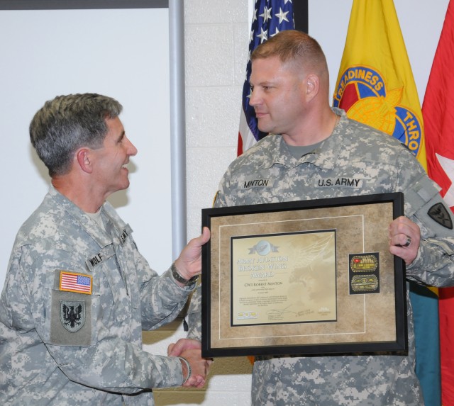 &#039;Instinct,&#039; quick thinking earns Fort Rucker Aviator safety award