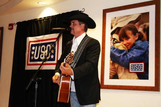 Country singer entertains military fans