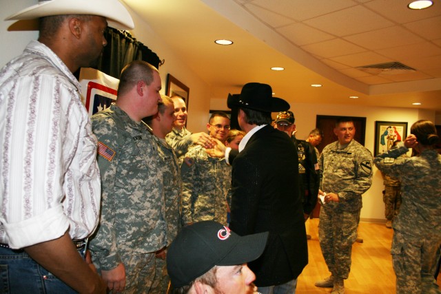 Country singer entertains military fans